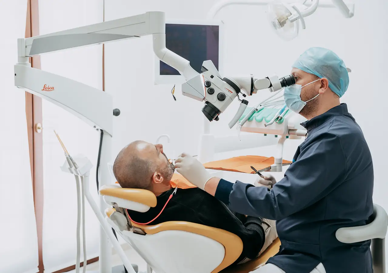 Microscopio - Studio Dentistico a Olbia - Rehabilita - Dott.ri Farre e Tilli Microscopio - Studio Dentistico a Olbia - Rehabilita - Dott.ri Farre e Tilli